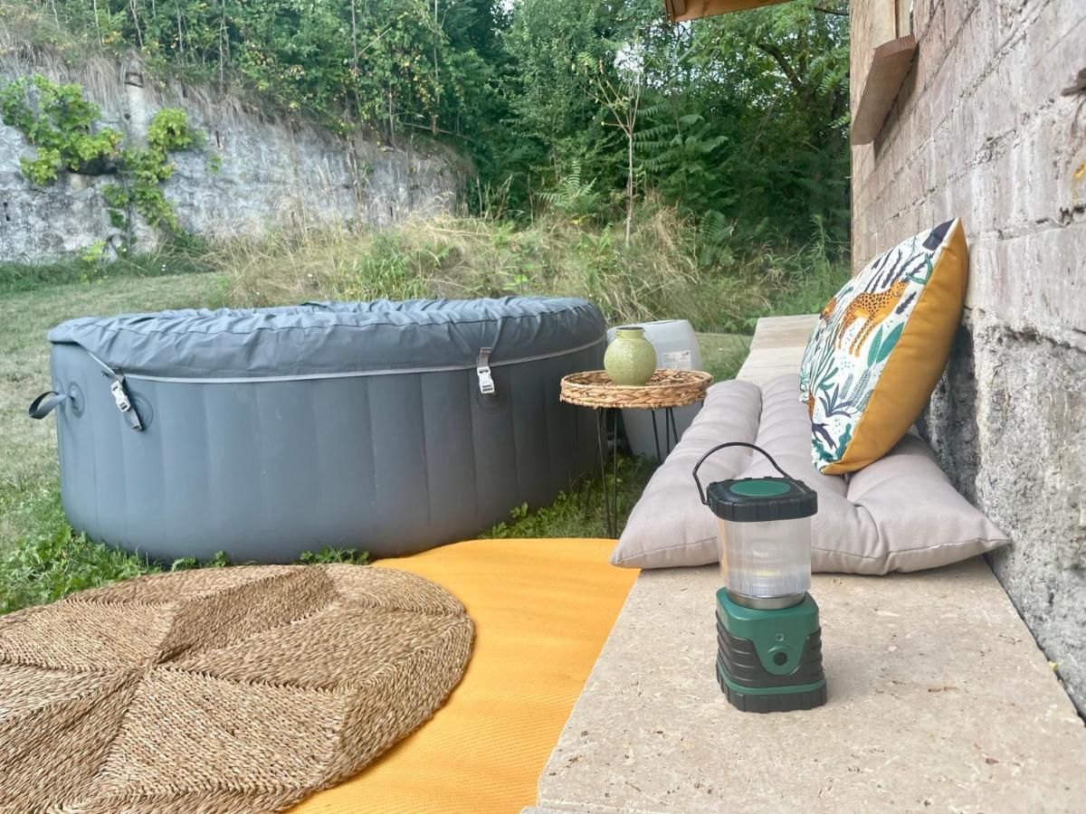 Jolie Cabane Avec Jacuzzi Pour Les Amoureux De La Nature Tullins Exterior foto